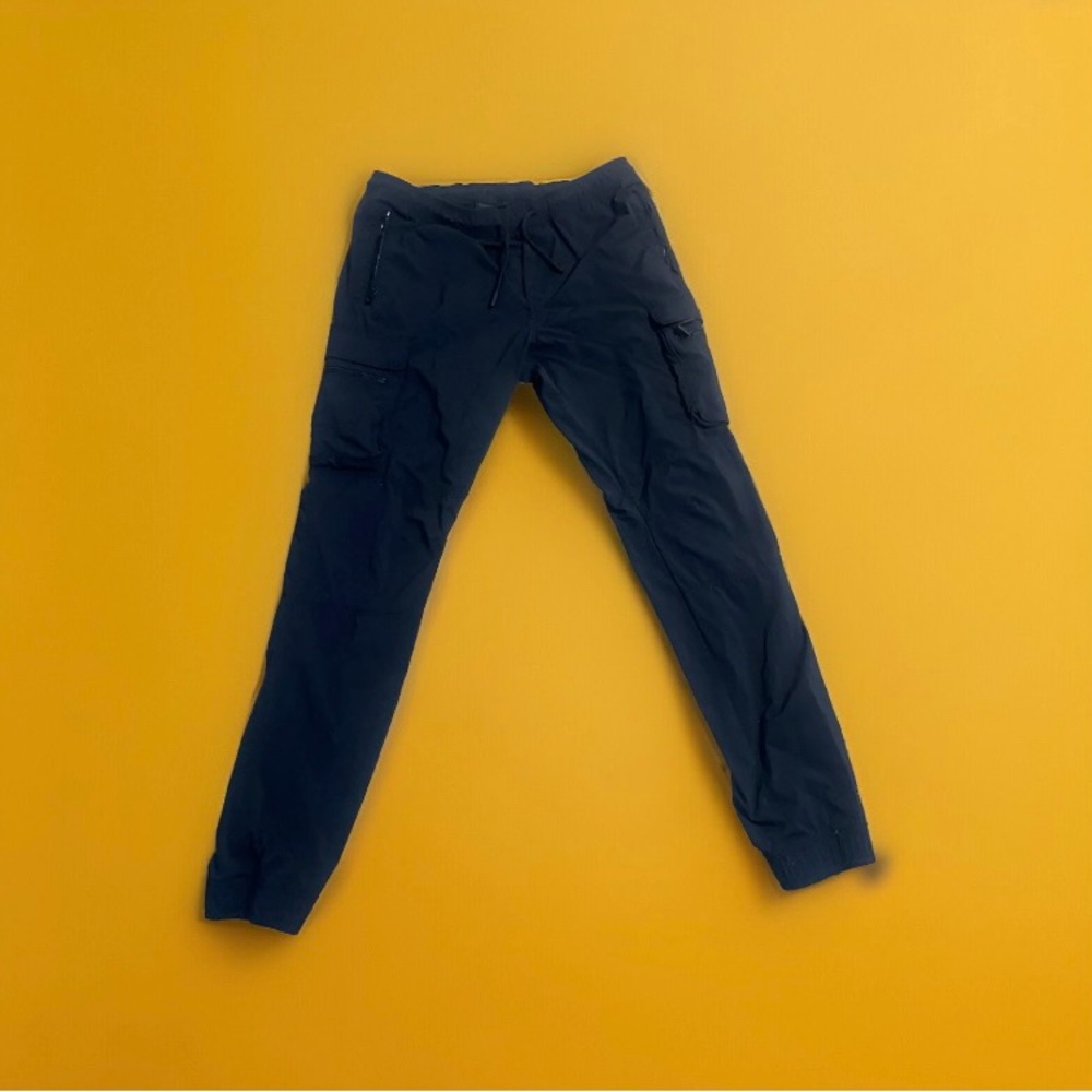 BRAND H&M🔥

COLOR BLACK ⚫️

SIZE MEDIUM 📏

PREOWNED BUT IN GOOD CONDITION 👍